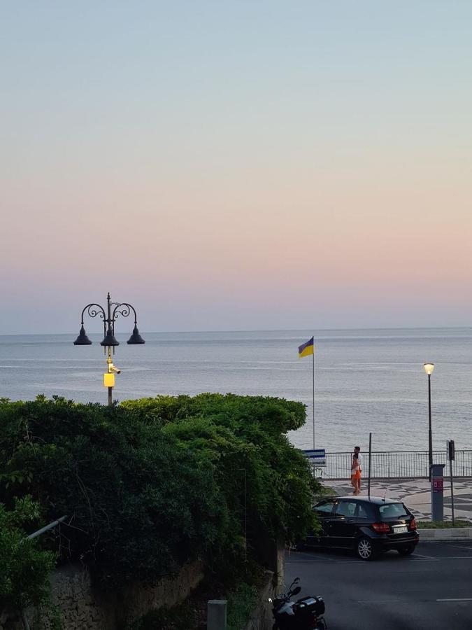 B&B Lungomare Diamante Buitenkant foto
